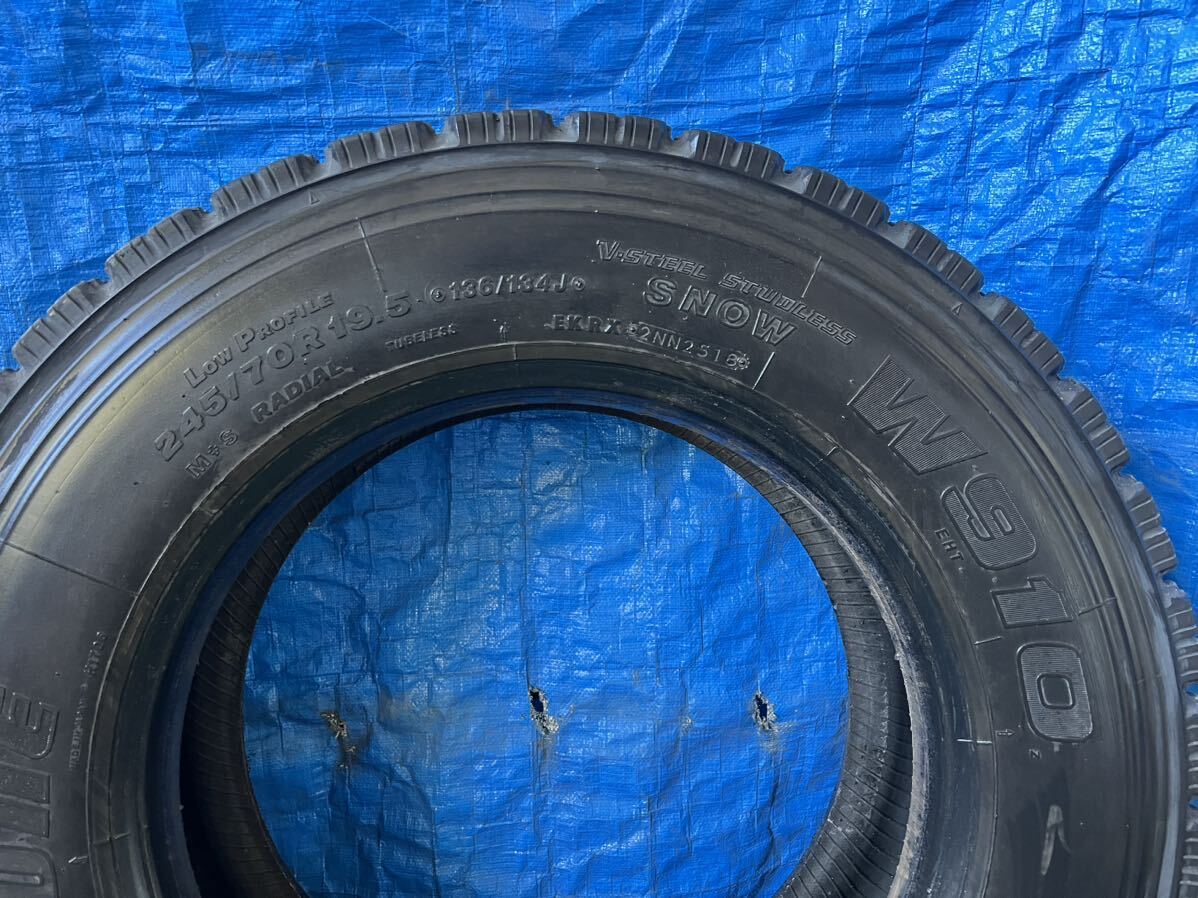 245/70R19.5 136/134J ブリジットW910スタッドレストラックタイヤ8本　9mm～11mm 送料無料_画像8