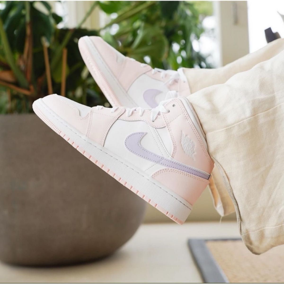 ラスト①点 23cm【新品】NIKE GS AIR JORDAN 1 MID ピンク ラスト①点 23cm【新品】NIKE GS AIR JORDAN 1 MID ピンク