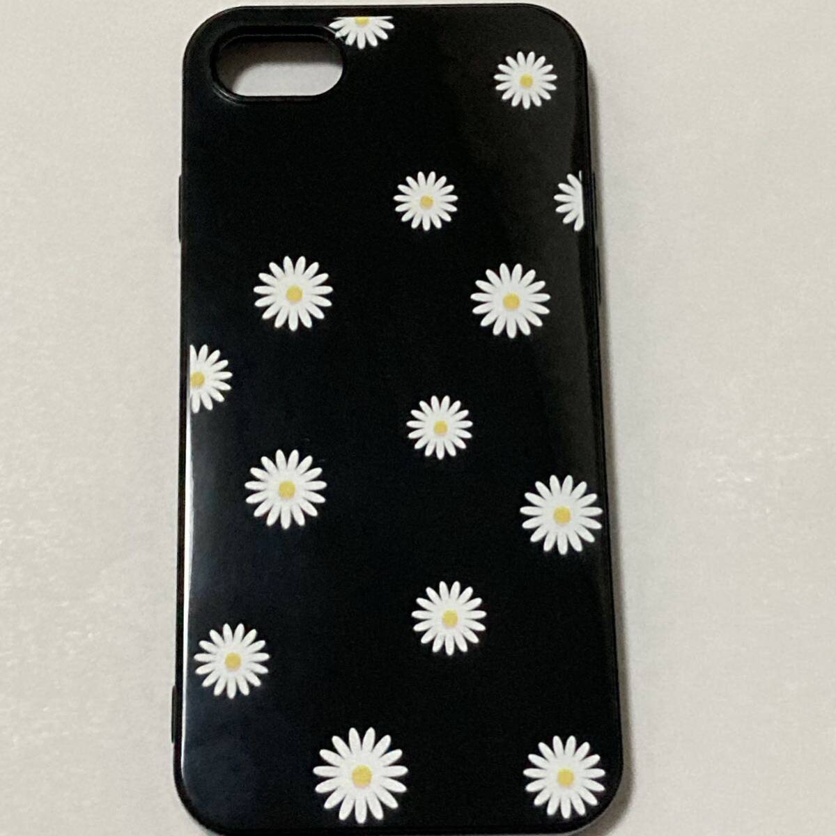 Phone SE2.3 iPhone7/8スマホケース　小花柄　花柄　マーガレット　ブラック　黒　かわいい　春カラー　送料無料_画像1