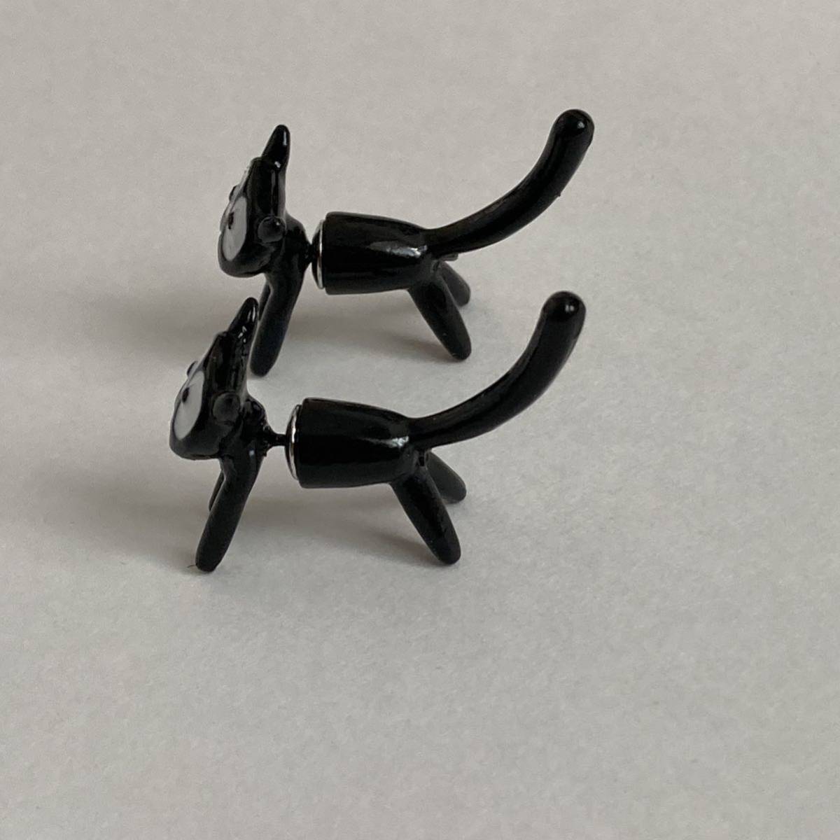 新品　かわいい黒猫のフィギュア型ピアス　立体　全身猫　black cat 動物　しっぽ　ネコ　ねこ　_画像3