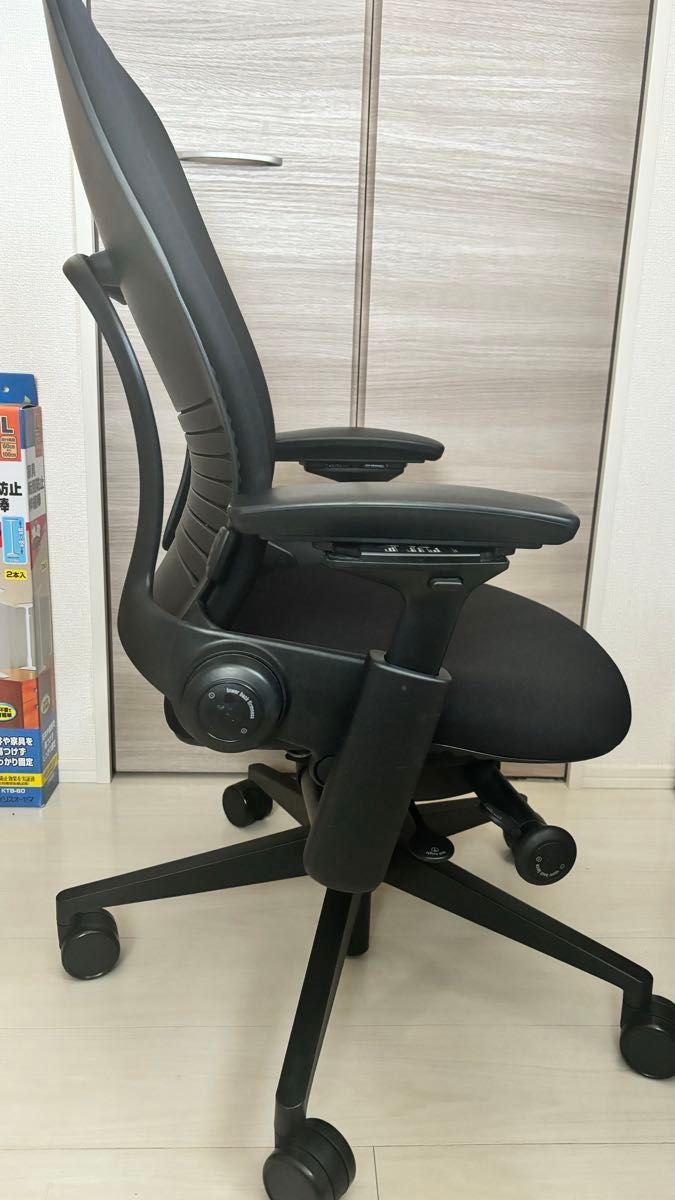 steelcase  スチールケース デスクチェア オフィスチェア ブラック　椅子　②