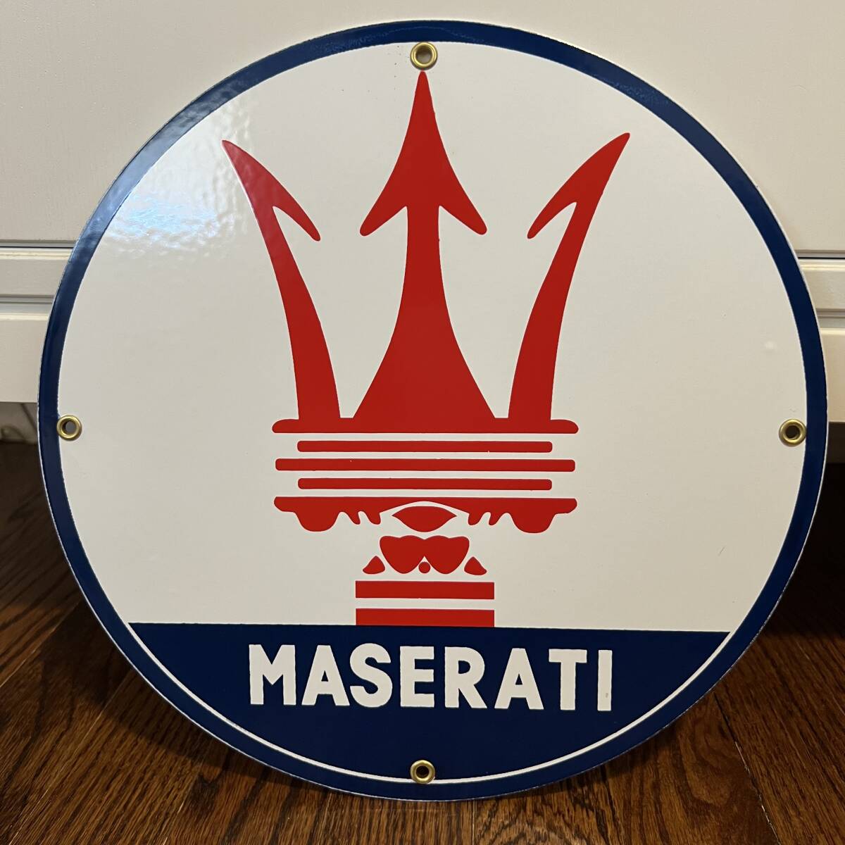 【一点もの！送料無料！】ビンテージ風 ホーロー看板 高品質 マセラティ Maserati サイン 看板 アメリカ 世田谷ベース ガレージ インテリア_画像1