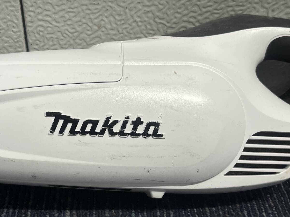 【比較的綺麗】makita マキタ 14.4V 充電式クリーナー CL142FD パイプ 小ノズルあり コードレス 掃除機 1922_画像3
