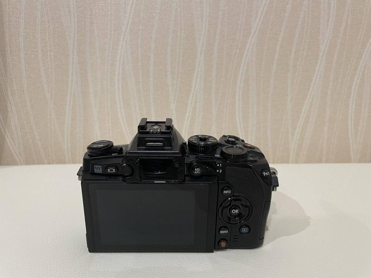 OLYMPUS カメラ OM-D E-M1 ボディ 中古現状品、バッテリ無し、動作未チャック_画像3