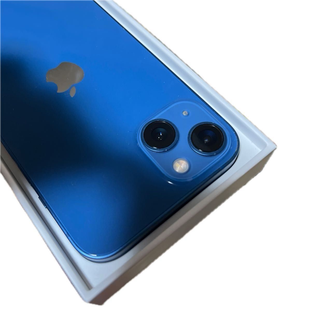 誰か買ってもらえませんか iPhone13です 画面には傷なく側面には 誰か買ってもらえませんか iPhone13です 画面には傷なく側面には