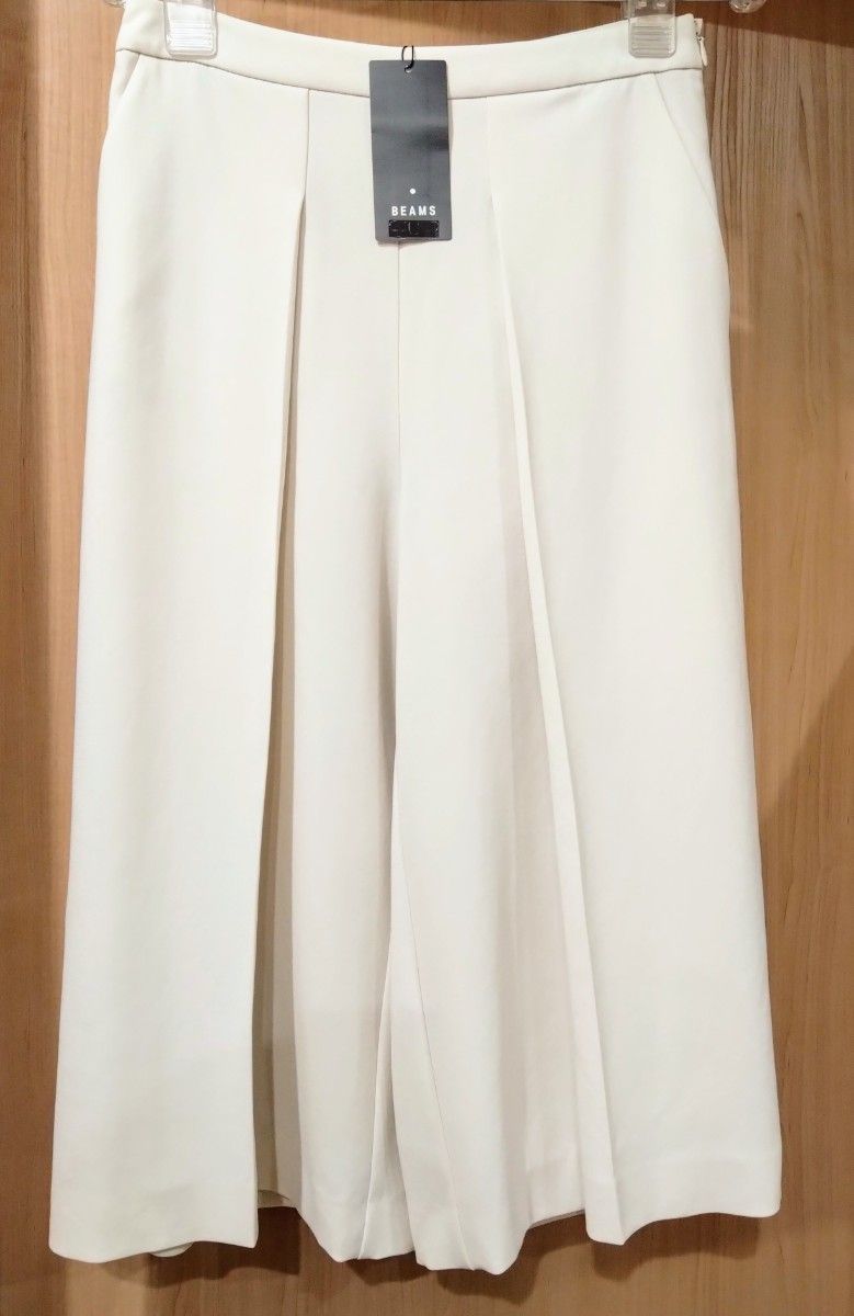 ビームス　新品　パンツ　M　ワイドパンツ　スカート　デミルクスビームス　入学式　白　アイボリー　スカーチョ