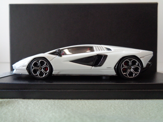 Looksmart 1/43 Lamborghini Countach LPI 800-4 Bianco Siderale ルックスマート　_画像3