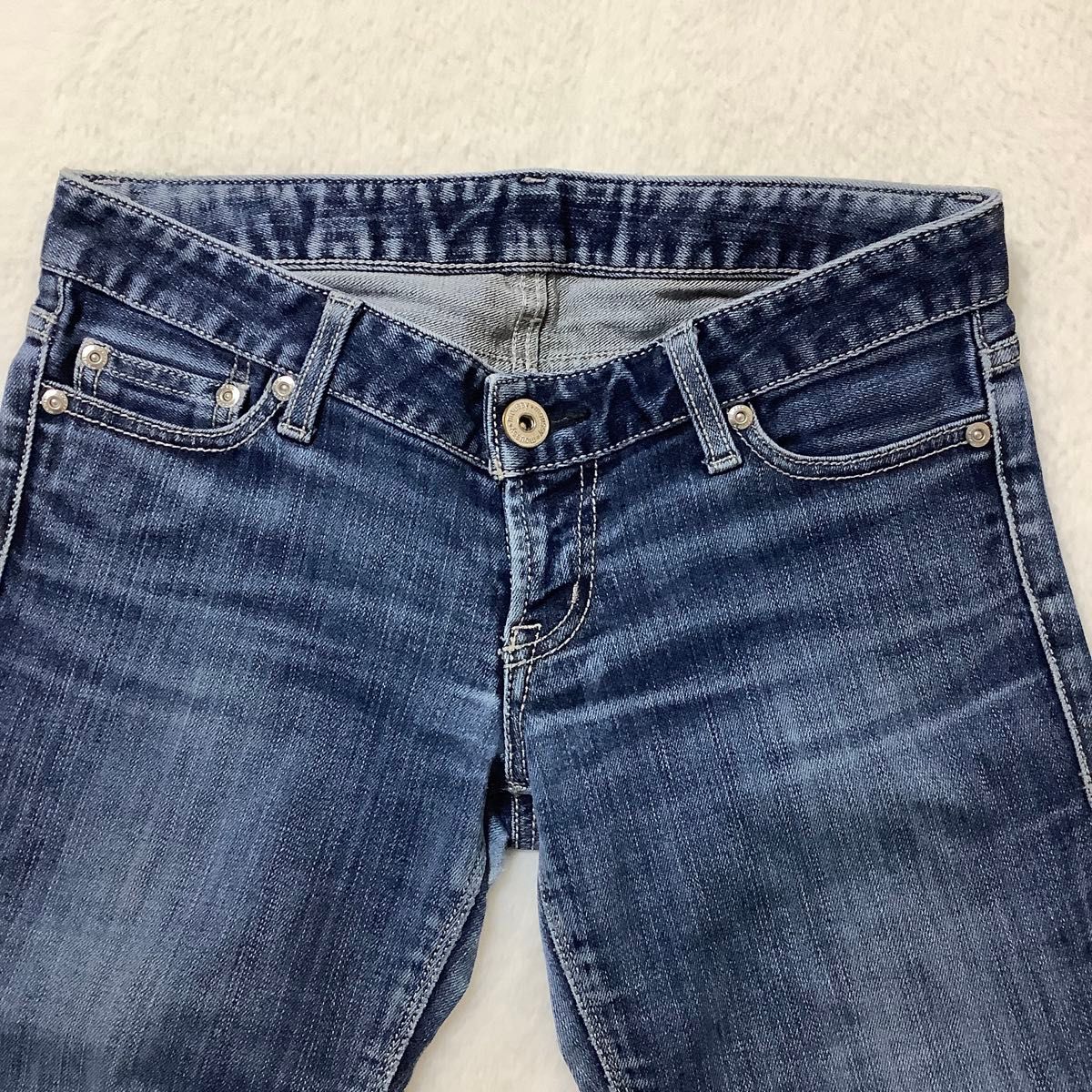 【超希少】 MOUSSY デニム 27 シルバーステッチ 可愛い ダメージデニム ジーンズ 廃盤 ローライズ 【超希少】 MOUSSY デニム 27 シルバーステッチ 可愛い ダメージデニム ジーンズ 廃盤 ローライズ