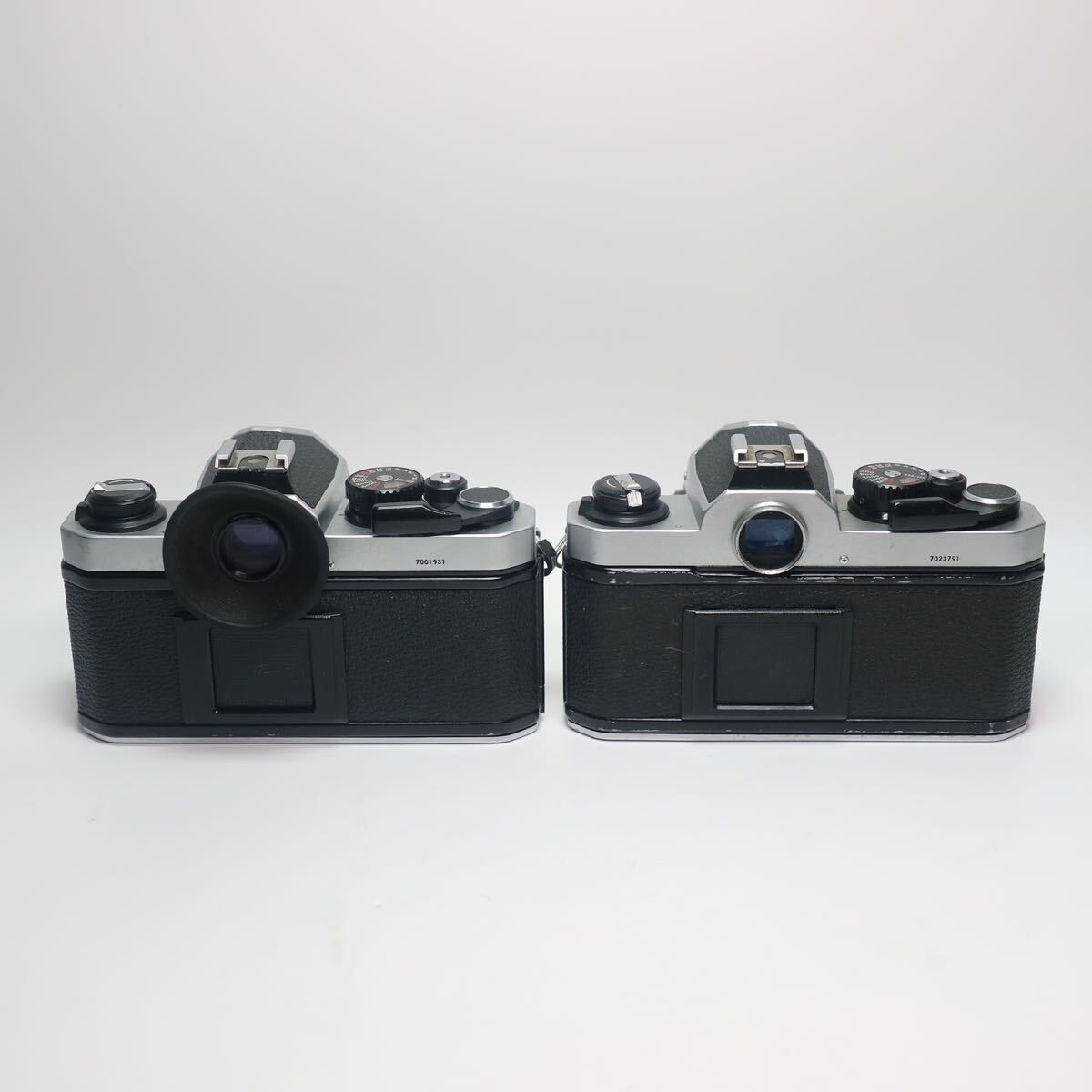 17) ニコン Nikon FM2 ボディ シルバー MF 一眼レフ フィルムカメラ 2台セット_画像2