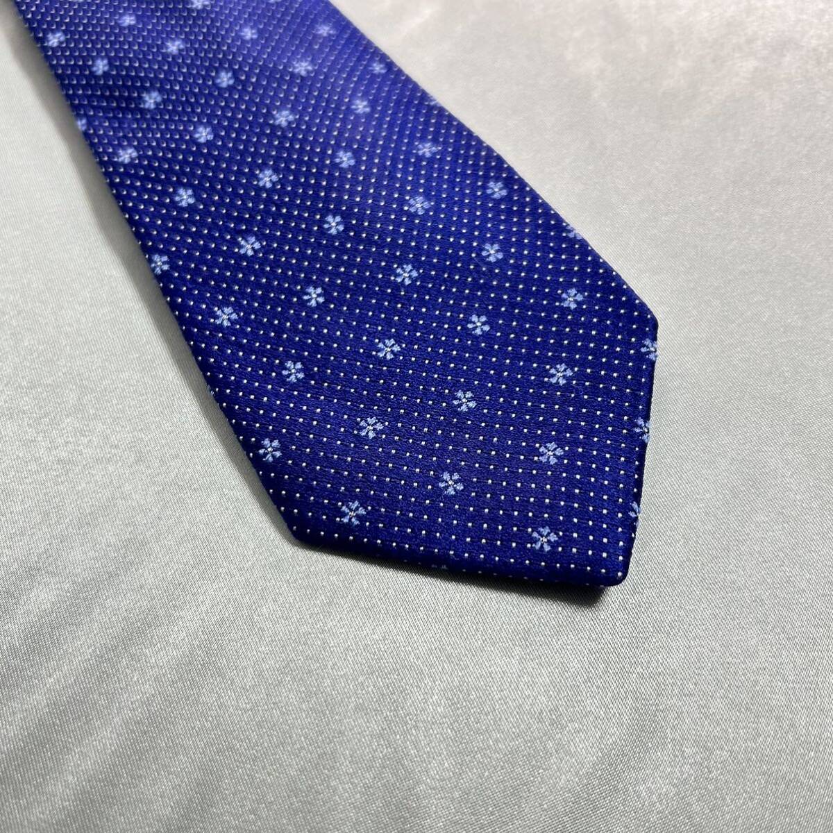 Paul Smith FLOWER SPOT TIE シルクネクタイ イタリア製 ポールスミス フラワースポットタイ 花柄 ブルー 大剣幅7.5cm 美品 高級 送料無料_画像3