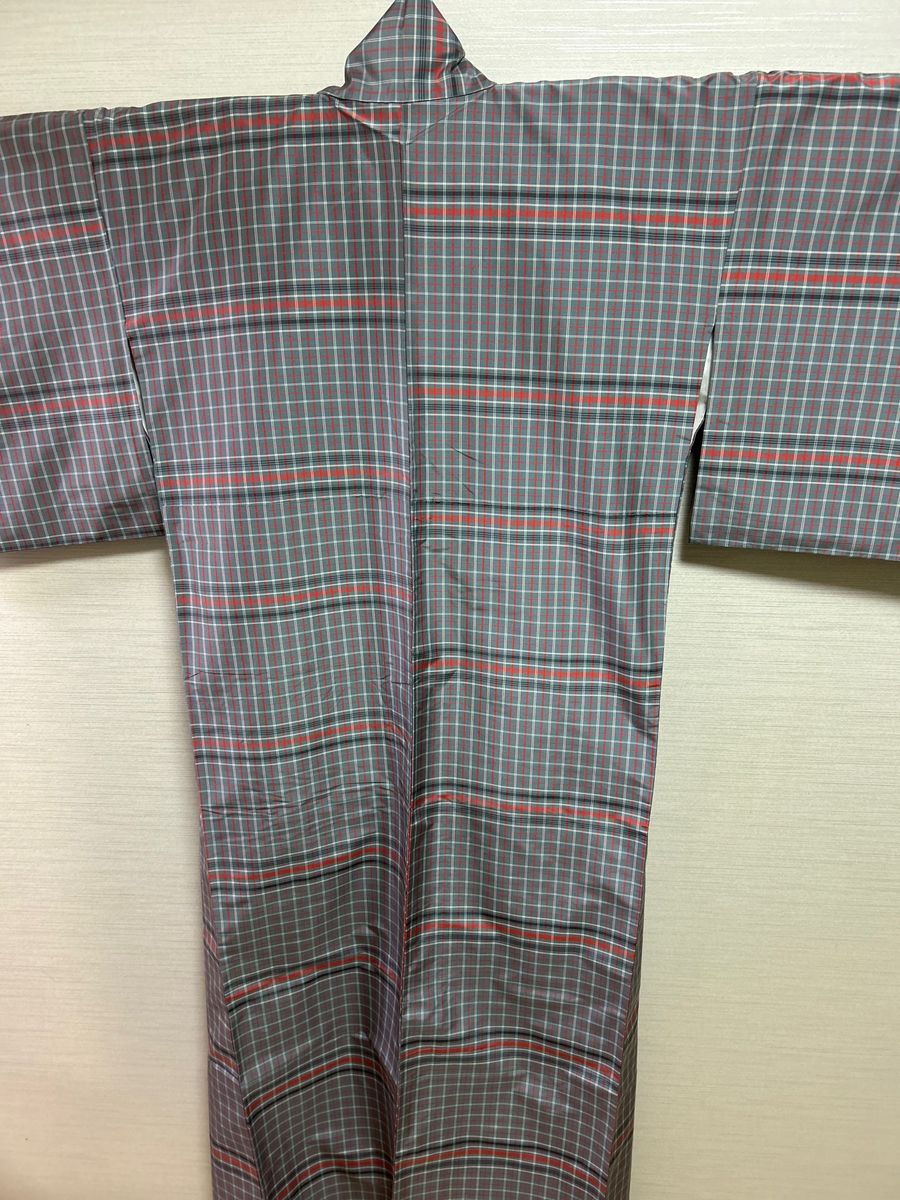 縞大島紬 正絹 着物　現代物　裄68 グレーと朱色のチェック柄　カジュアル着物　袷　チェック　格子柄