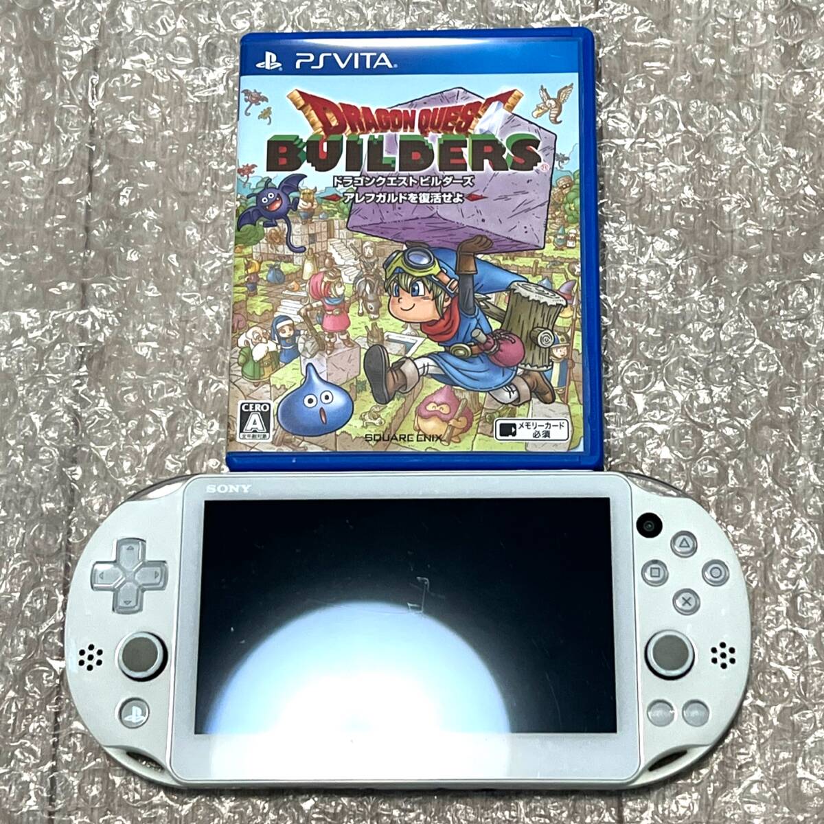 〈良品・動作確認済み〉PS vita PCH -2000 ホワイト 本体＋ドラゴンクエスト ビルダーズ PlayStation