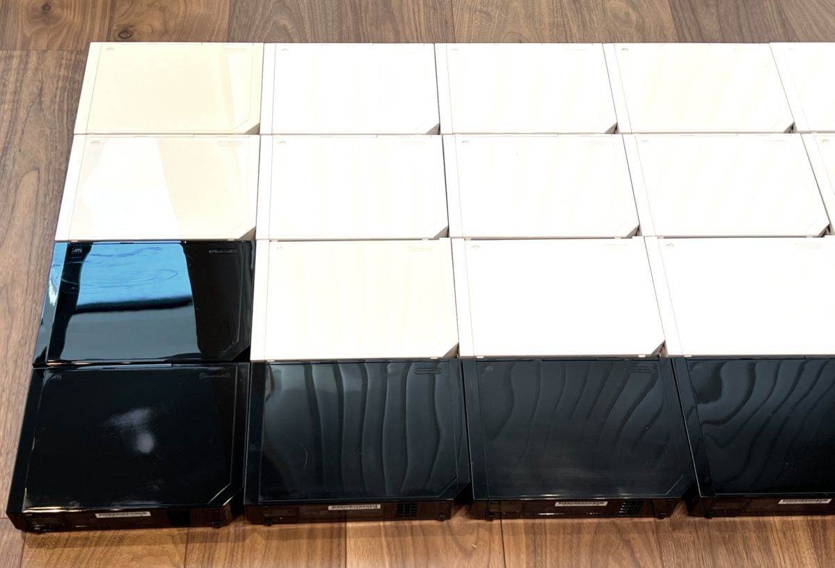 〈現状品・通電確認〉ニンテンドー Wii 本体 20台 RVL-001 シロ（白）クロ（黒）NINTENDO ウィー ジャンク_画像4