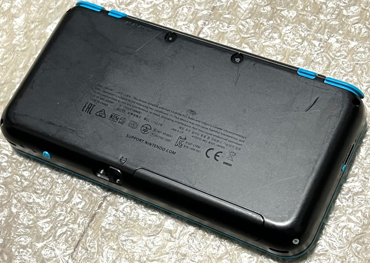 〈画面ほぼ無傷・動作確認済み〉NEWニンテンドー2DSLL ブラック×ターコイズ 本体 充電器 NINTENDO DS・3DSソフト対応_画像5