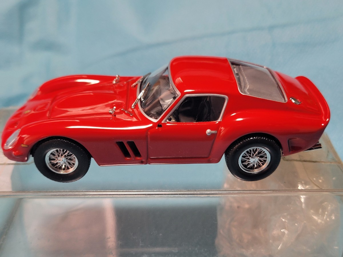 新品未展示　FERRARI 250 GTO 330P4 2台セット　1/43_画像2