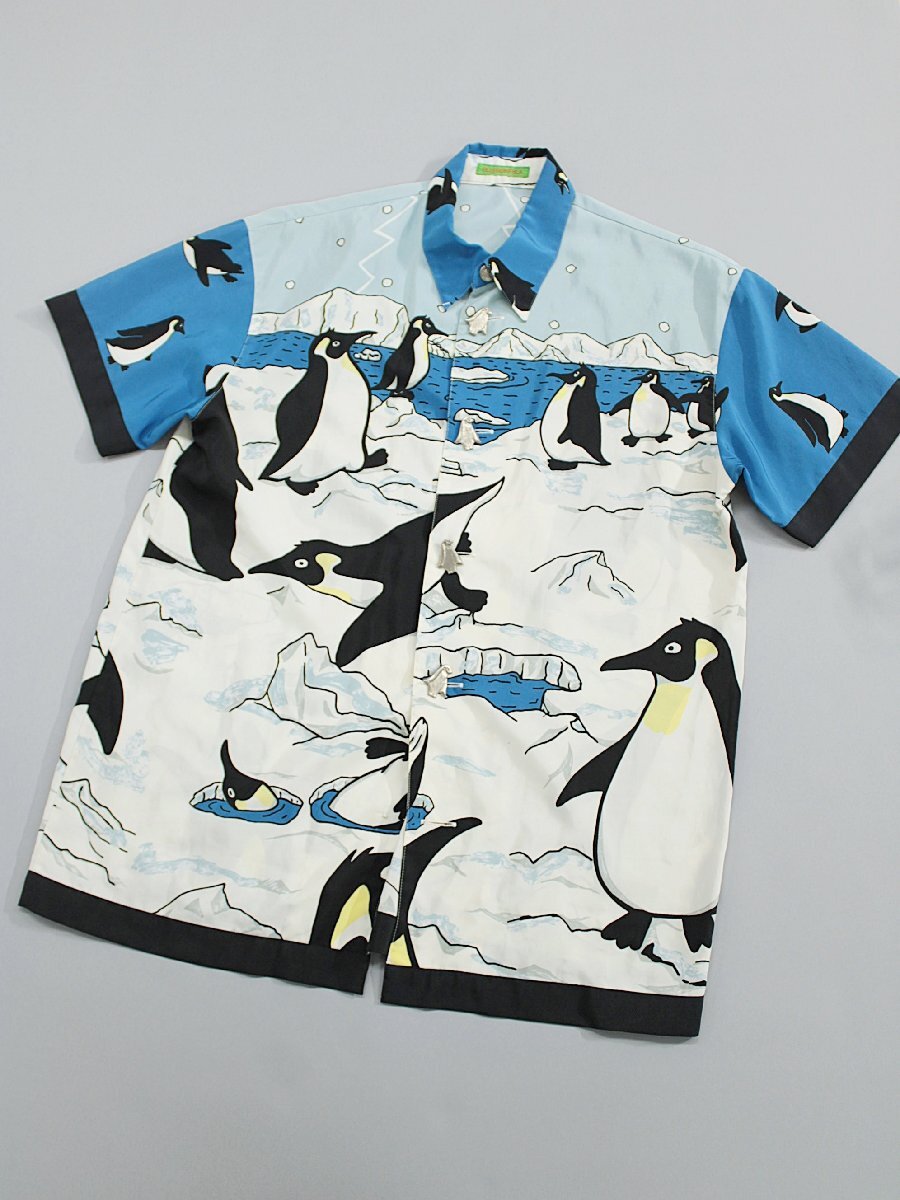 アルベロベロ ペンギン柄レギュラーカラー半袖オーバーブラウス 水色青黒白 ak870の画像1