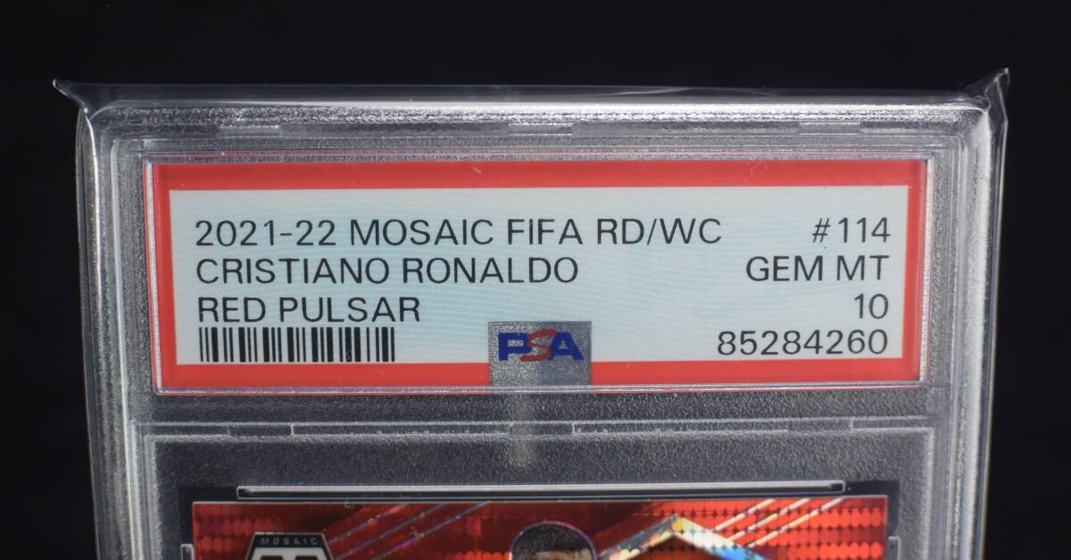 2021-22 Panini Mosaic Prizm Red Pulsar FIFA Cristiano Ronaldo クリスティアーノ・ロナウド PSA 10 サッカー カード _画像2