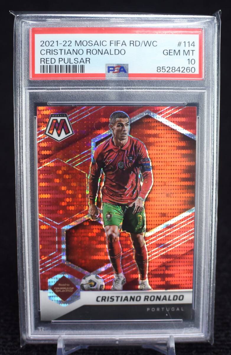 2021-22 Panini Mosaic Prizm Red Pulsar FIFA Cristiano Ronaldo クリスティアーノ・ロナウド PSA 10 サッカー カード _画像1