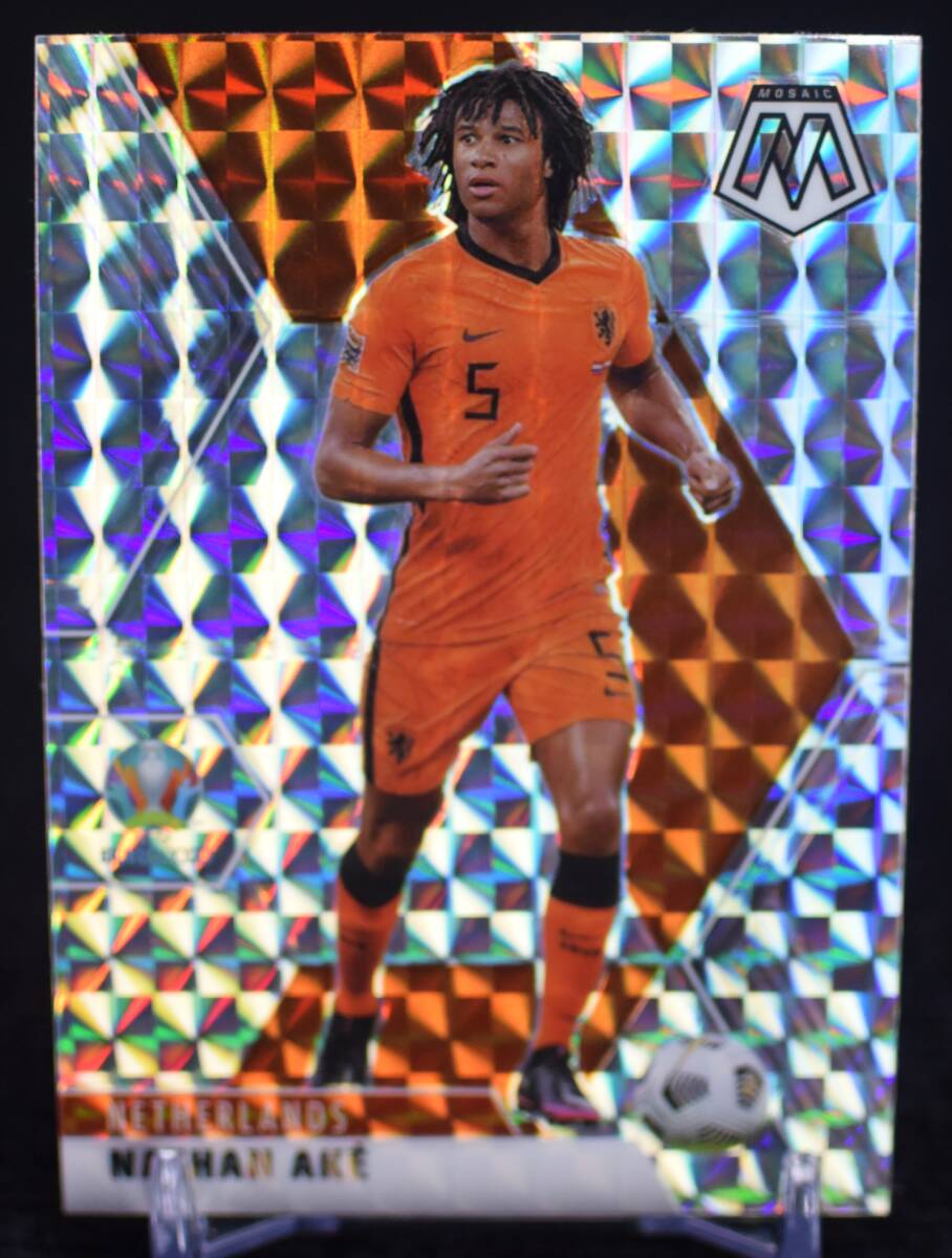 2020-21 Panini Mosaic Prizm Silver Nathan Ake FIFA サッカー カード Netherlands Manchester City_画像1
