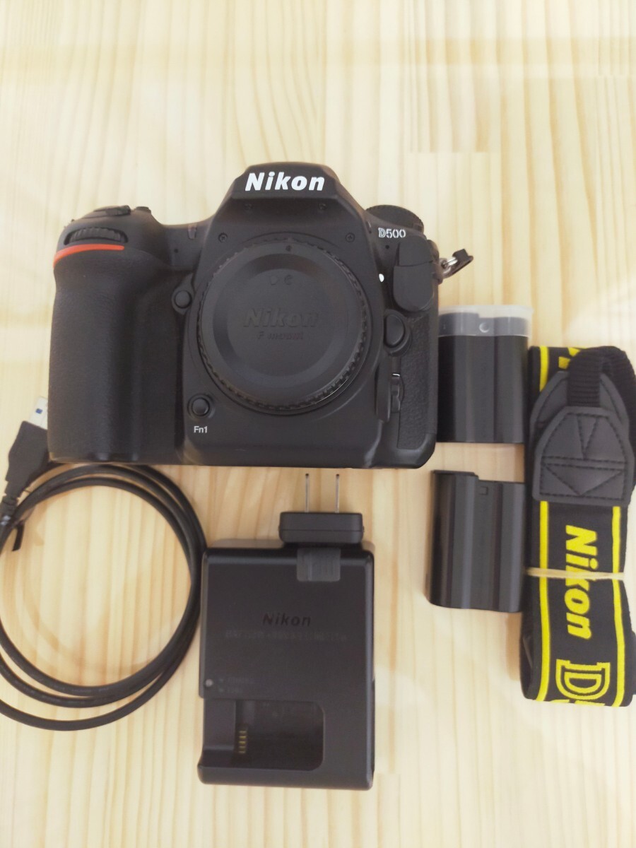 ★実用美品★ Nikon ニコンD500 デジタル一眼レフカメラ ボディ ショット数約19970回！ バッテリー2個！の画像1