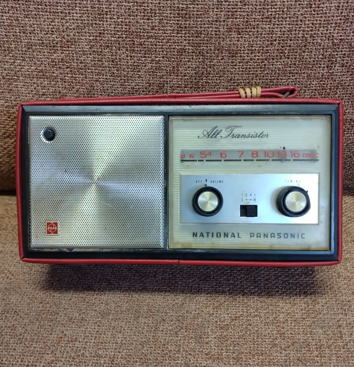 K129【当時物】 ナショナル・パナソニック トランジスタラジオ　NATIONAL・PANASONIC SIX TRANSISTORS 昭和レトロ 携帯ラジオ ヴィンテージ_画像1