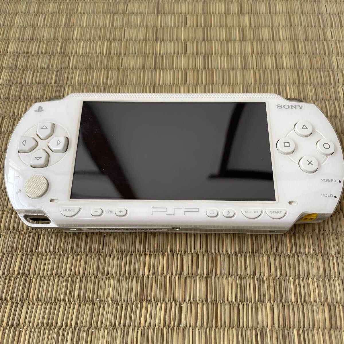 PSP本体と充電器 セラミックホワイト