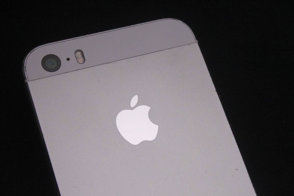 送料無料 Apple iPhone5s 32GB ME336J/A A1453 判定◯ シルバー ジャンクの画像9