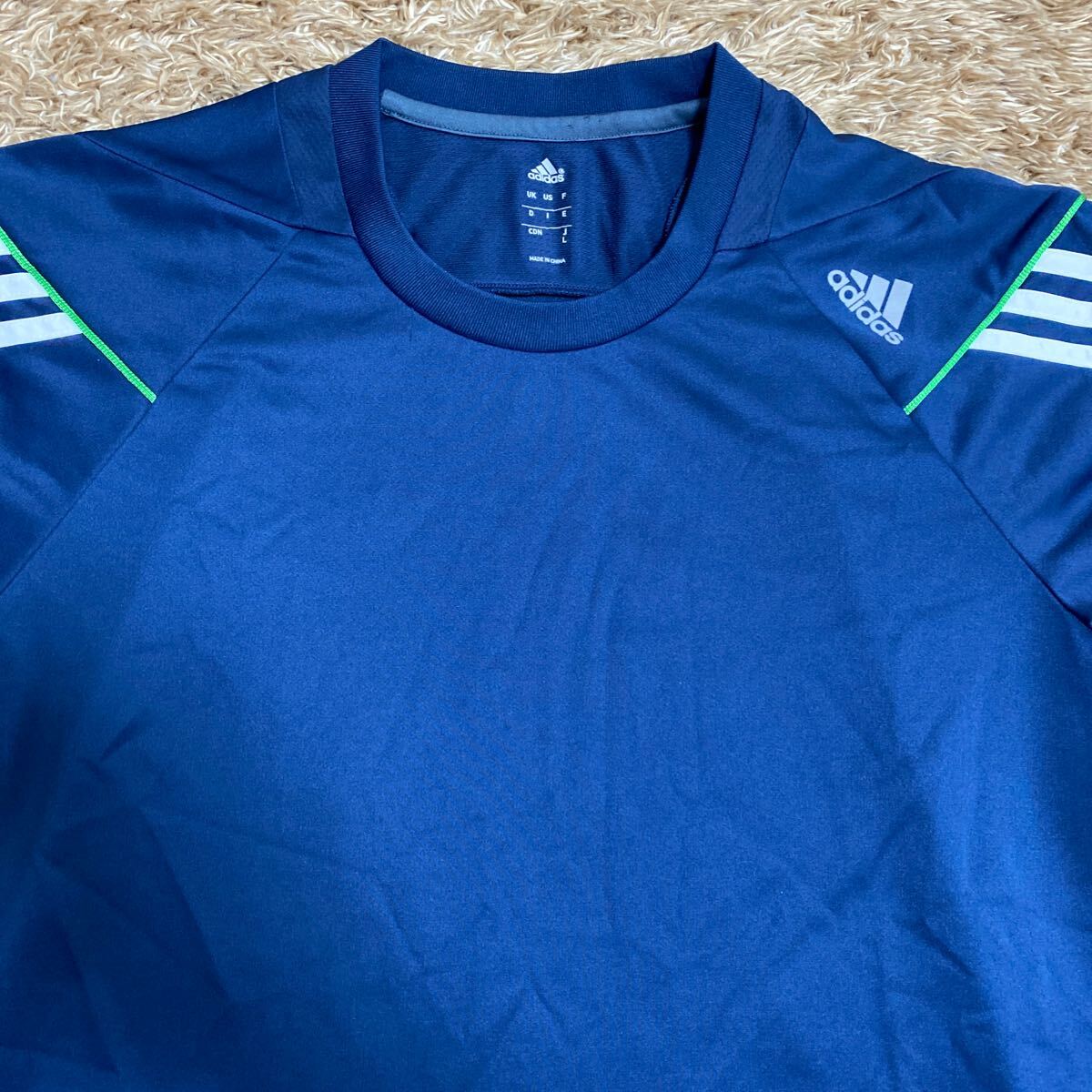 t45 adidas スポーツtシャツ サイズL表記 中国製_画像3