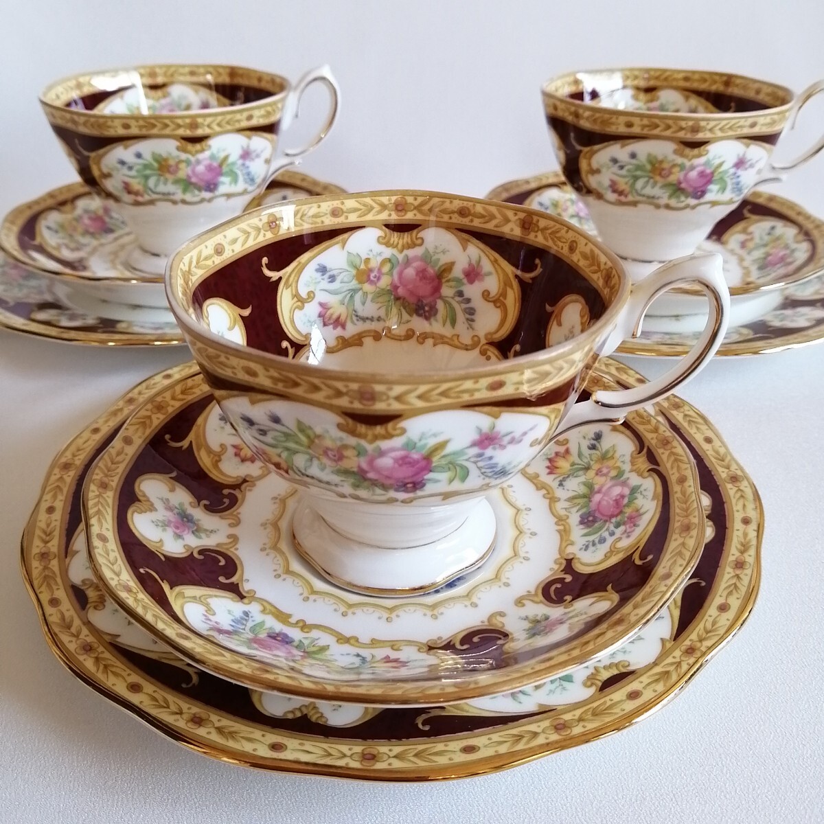 ROYAL ALBERT ロイヤルアルバート レディハミルトン 3客まとめ売り カップ&ソーサー&ケーキ皿 トリオ_画像1