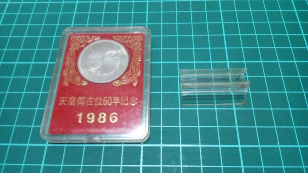 天皇御在位60年記念500円硬貨昭和61年1986年天皇陛下記念メダル記念コインの画像2