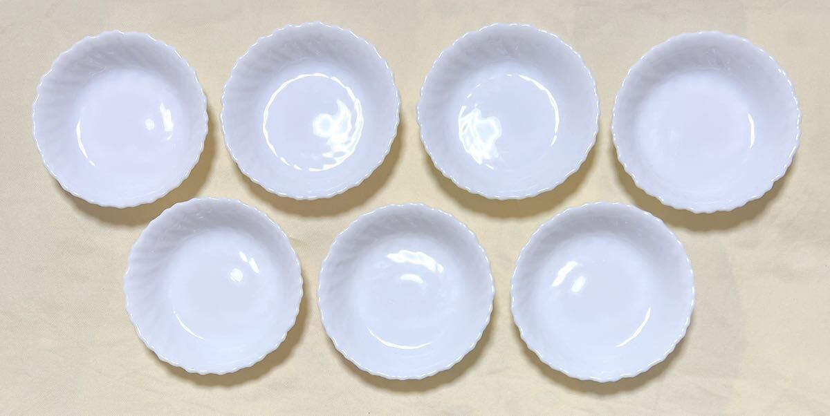 フランス製 arcopalアルコパル 強化ミルクガラス 花形小皿7枚の画像2