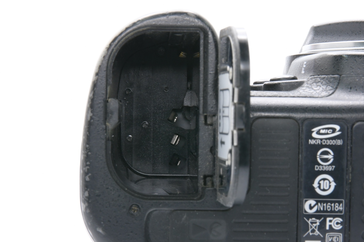 Nikon D300 ボディ ニコン デジタル一眼レフカメラ バッテリー2個セットの画像9