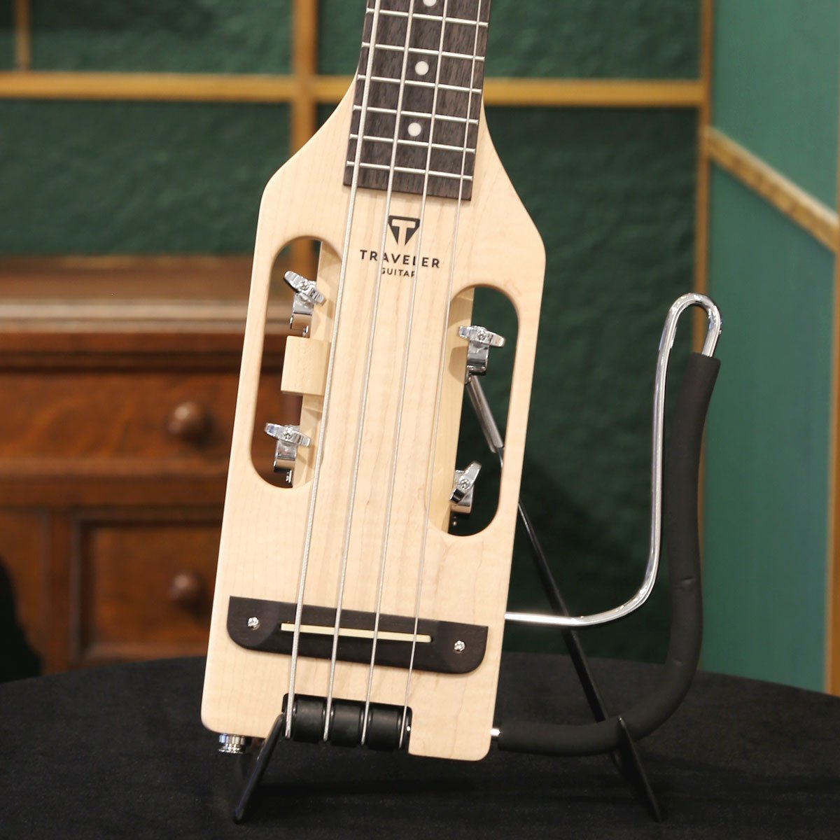 送料無料 Traveler Guitar Ultra-Light Bass, Maple トラベラーギター ベース エレクトリックベース 軽量 コンパクト アウトドア 4弦