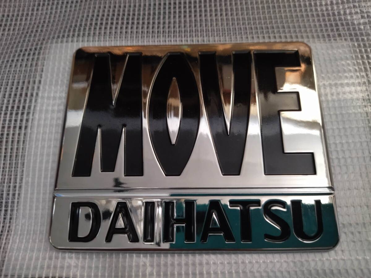 【送料無料】DAIHATSU MOVE(ダイハツ ムーヴ) エンブレム 横12cm×縦10cm×厚さ3mm ② ムーブ_画像1
