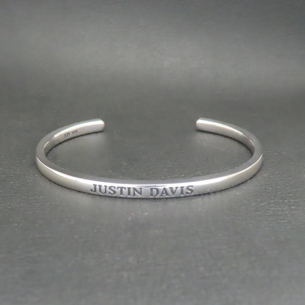 新品同様 美品 JUSTIN DAVIS ジャスティンデイビス バングル ブレスレット アラベスク 唐草模様 シルバー925 スターリングシルバー 箱付き