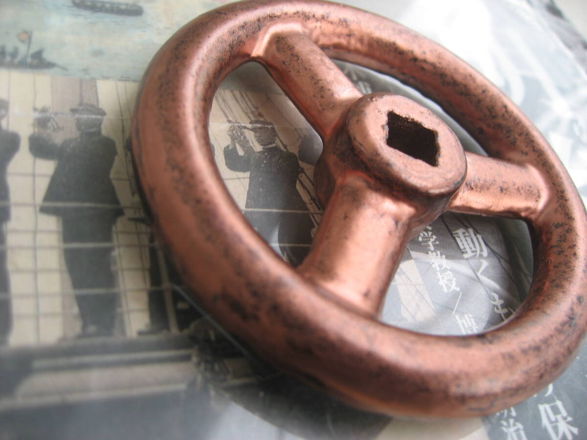 メタリック銅色の蒸気バルブハンドル。飾り、またはペーパーウエイト(紙の重し)_画像4