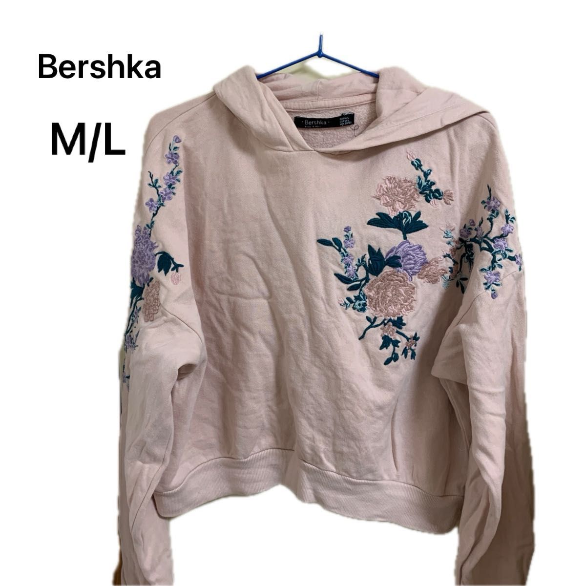 【期間限定出品】Bershka パーカー　M/Lサイズ