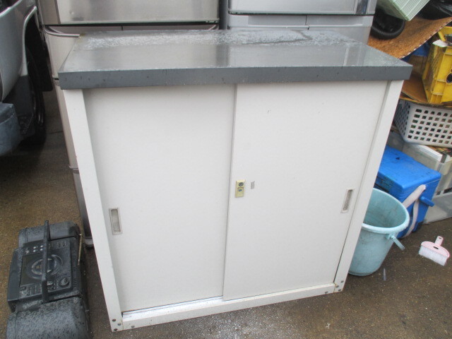 倉庫 物置 屋外 小型 収納庫 棚 可動式 スチール 収納ボックス  寸法約：89.5cmｘ47ｃｍｘ92ｃｍ 鍵欠品の画像1