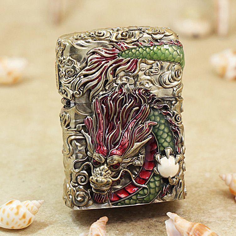 希少品 手彫り 龍ライター 夜光ヒカリ立体感を備えた ZIPPO ジッポー オイルライター 重量感 真鍮 未使用_画像1