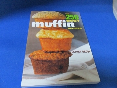洋書マフィンのレシピ☆The 250 Best Muffin Recipes ペーパーバック イラスト付き, 2010/1/1　英語版 Esther Brody (著) _画像1