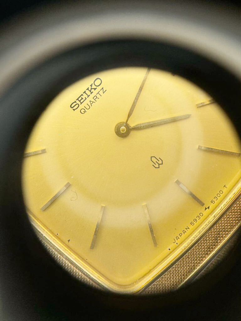 SEIKO セイコー スクエア メンズ 腕時計 5930-5250 ゴールドカラー クォーツ【k3199】_画像3