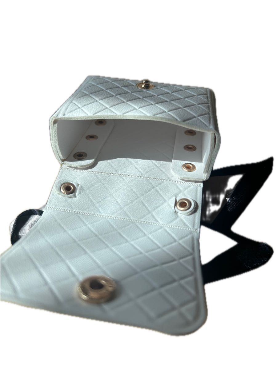 【新品】イヤホンケース　Air Pods Pro case 収納用　可愛い　リング付き　ミニ バッグ 収納ケース ビジュー付き