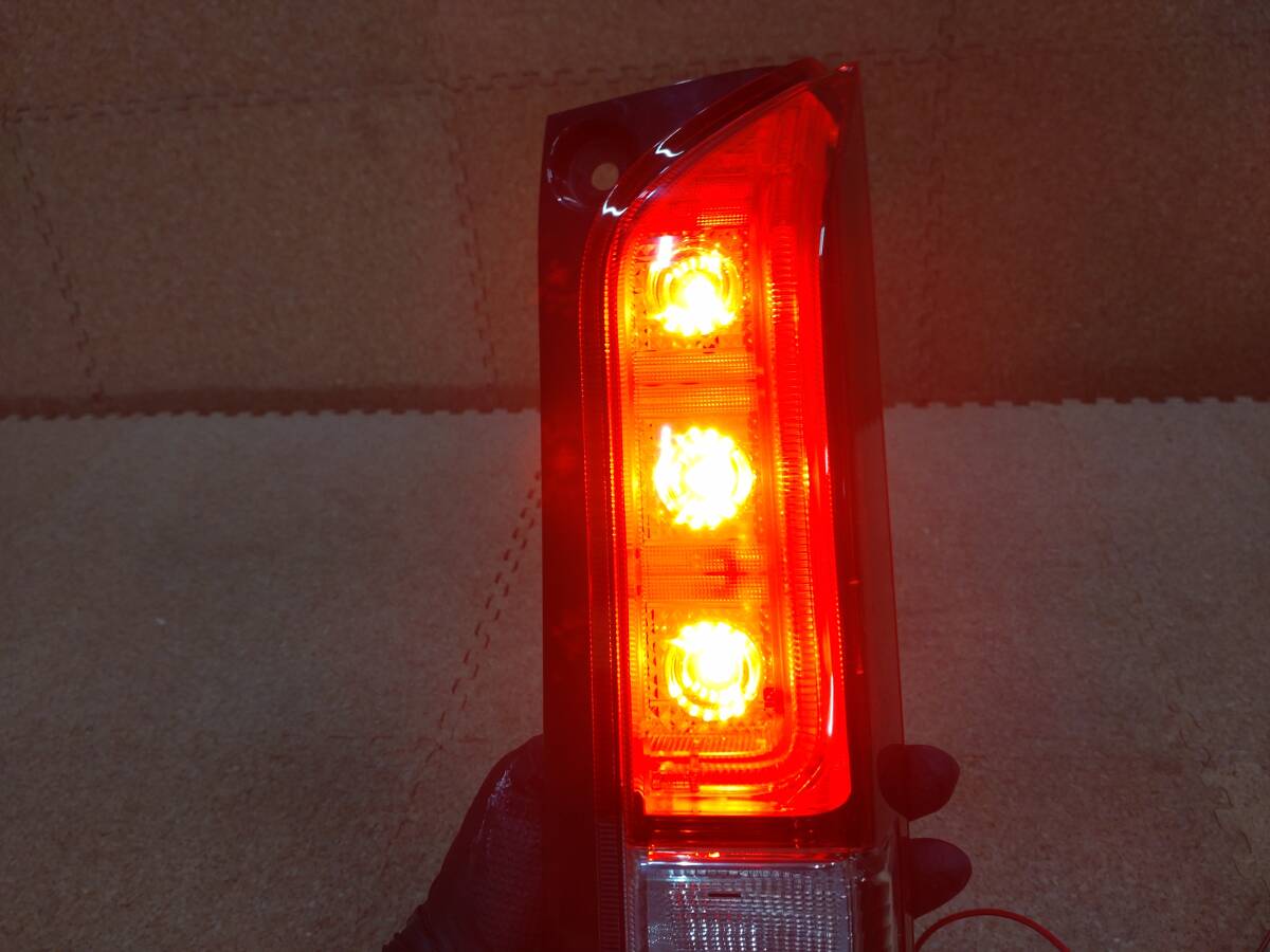 ホンダ N-VAN JJ1 JJ2 右テールランプ LED KOITO コイト 220-6228L 打刻 E【R6-875B-CA】_画像8