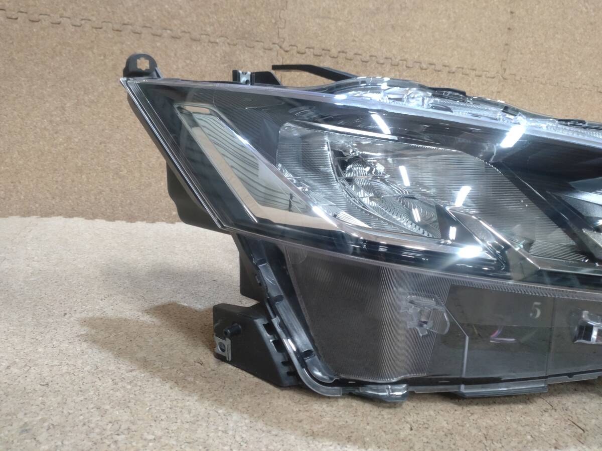 【レンズ美品】日産 セレナ C27 後期 右ヘッドライト LED KOITO コイト 100-23784 26010 5TT5A 打刻 B【R6-989C-O】の画像2