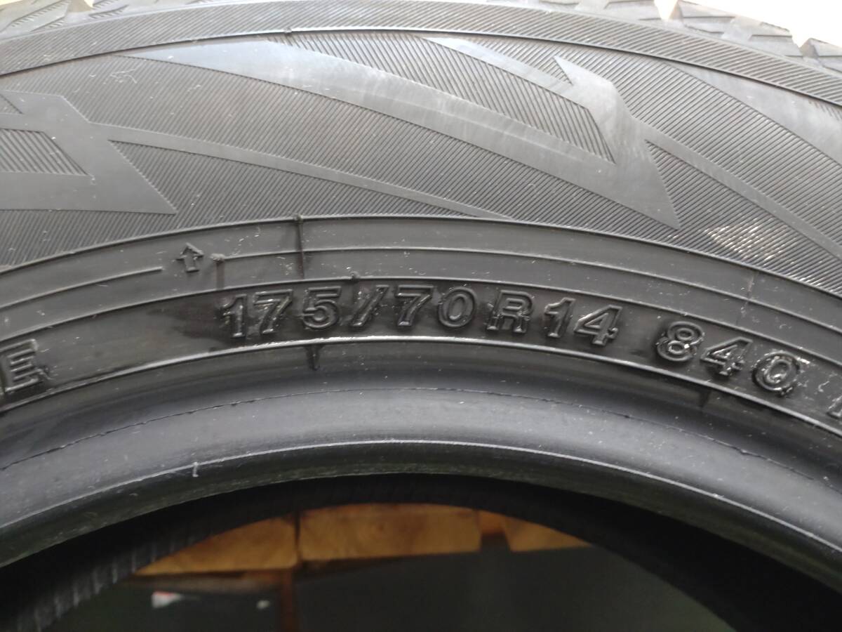 【新車外し 美品】YOKOHAMA ヨコハマ スタッドレスタイヤ ice GUARD アイスガード 175/70R14 23年26週 1本【R6-1097C-SC】_画像4