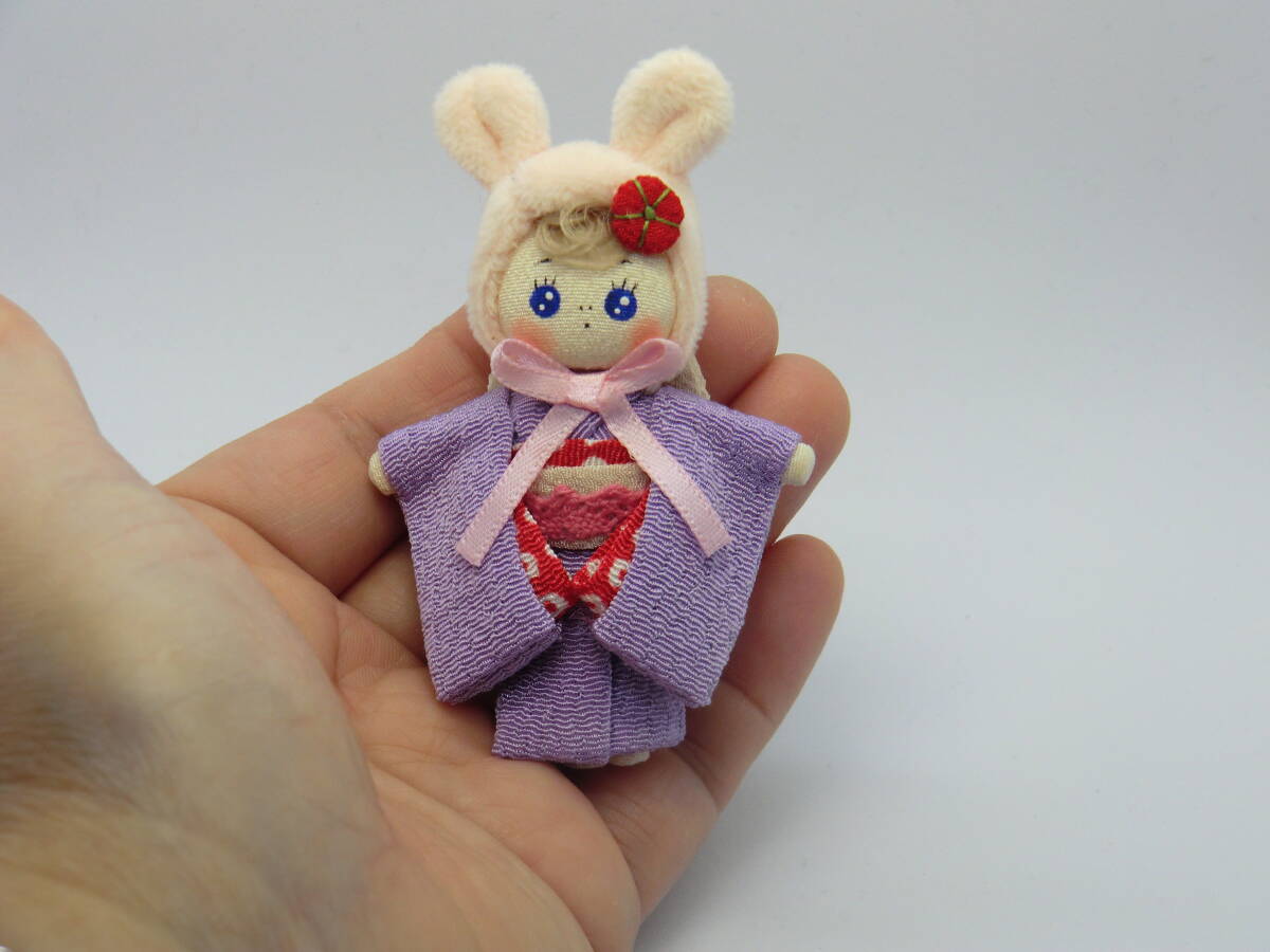 小さな 着物人形  ミニチュアドール ブライスのお友達  リカちゃんのお友達  和風  着ぐるみ 紫色の画像3