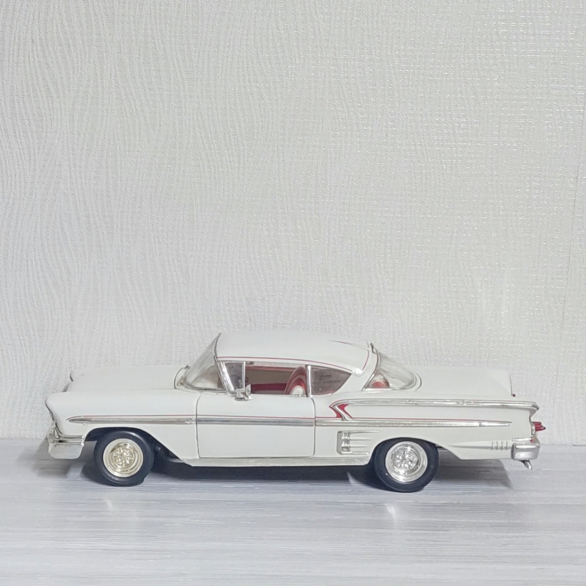 ERTL 1/18 シボレー インパラ 1958 Chevrolet Impala ダイキャスト ミニカー 完成品 旧車 クラシック アメ車 アメリカン 雑貨 アーテル_画像2