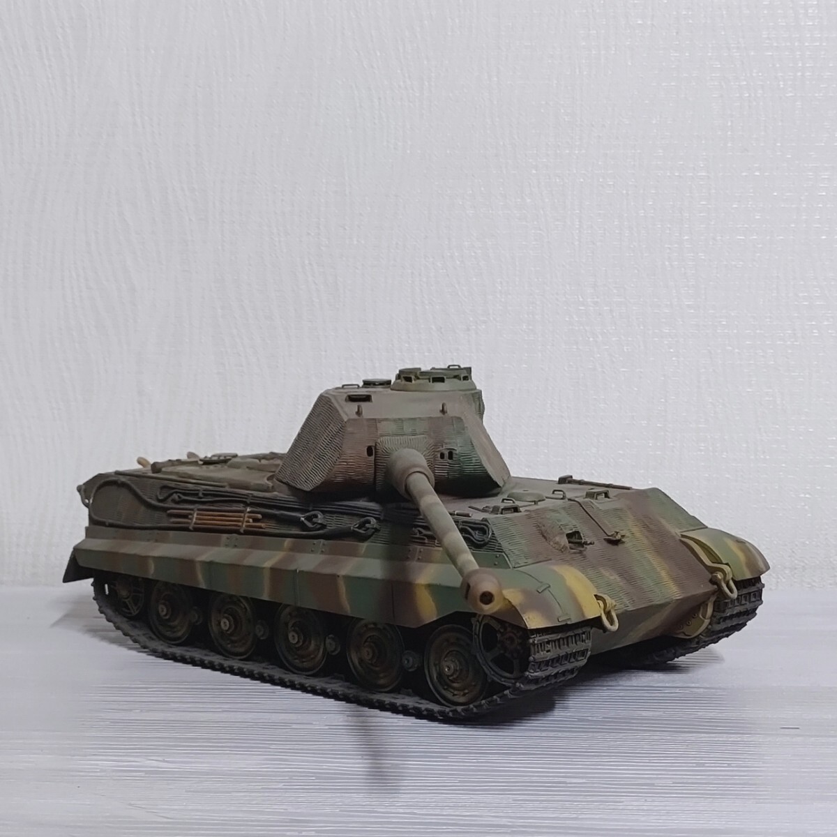 TAMIYA 1/35 ドイツ軍 重戦車 キングタイガー ティーガーⅡ プラモデル 完成品 塗装済み 第二次世界大戦 戦車 Ⅵ号戦車 タミヤ_画像6