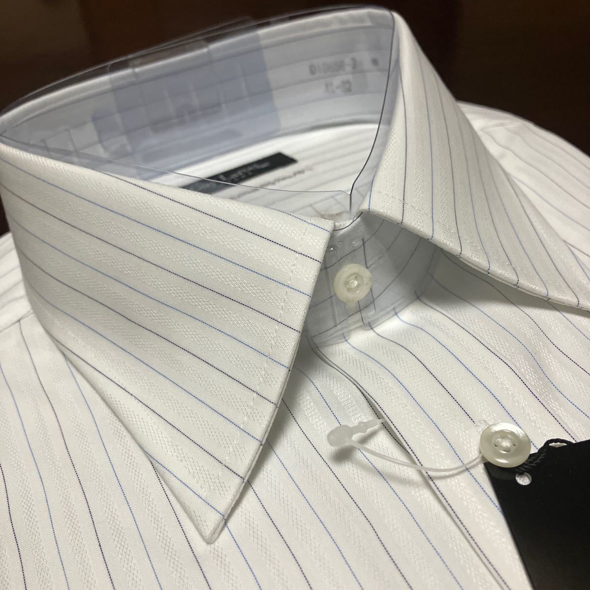 Guy Laroche☆白地×ブルーストライプ　形態安定ワイシャツ　L(41-82)　レギュラーカラー 100番双糸使用_画像4