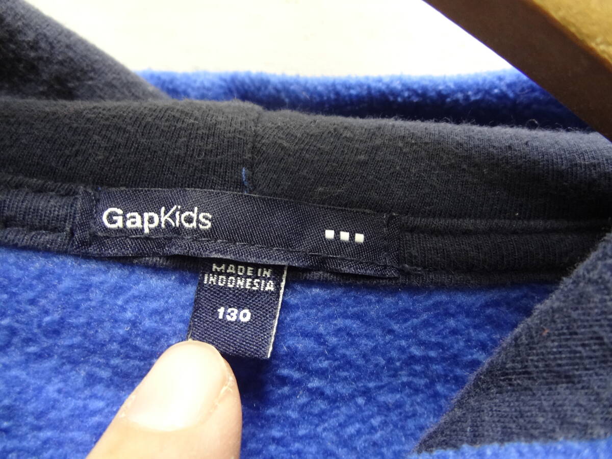 全国送料無料 ギャップ キッズ GAP KIDS 子供服キッズ男＆女の子 BIG ワッペン付き 青色フリース素材 フルジップパーカー 130